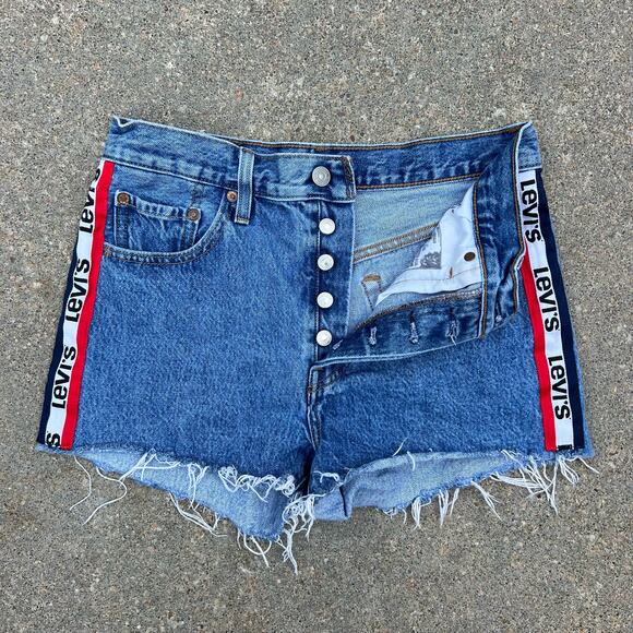 Levi's Spellout Side Ribbon 501 Fray Hem Button Fly Cutoff Jean Shorts Size 27 - Picture 1 of 7